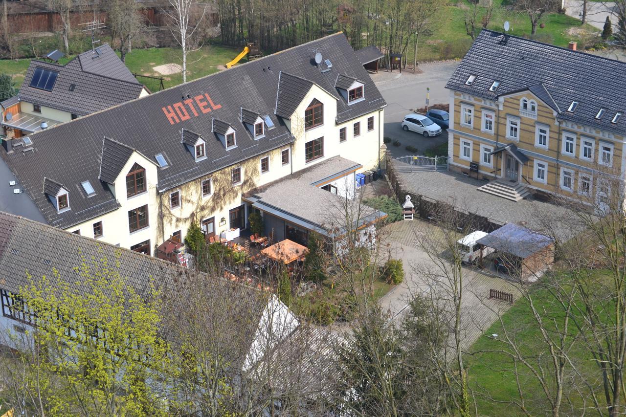 Elegant-Hotel "Zur Burg" Posterstein Exterior photo